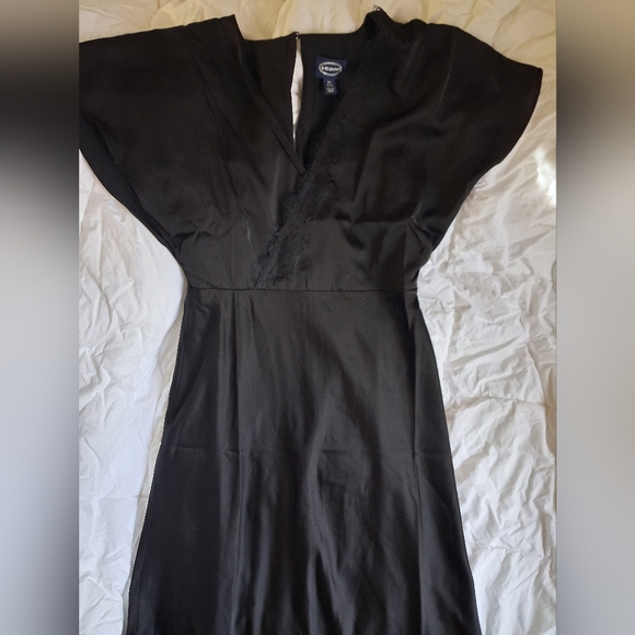 Silky Black V-Neck Lace Dress - Picture 3 of 5